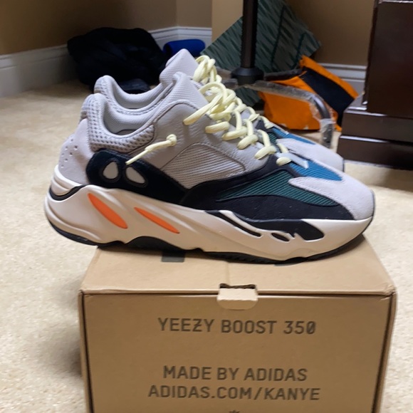 yeezy 700 - Picture 2 of 4